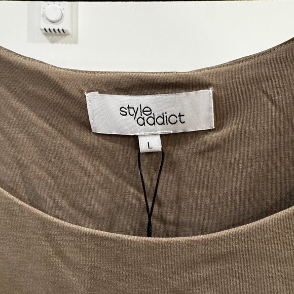 Style Addict Taupe LongSleeve with Drawstring Detail Sz. Large - Picture 3 of 3